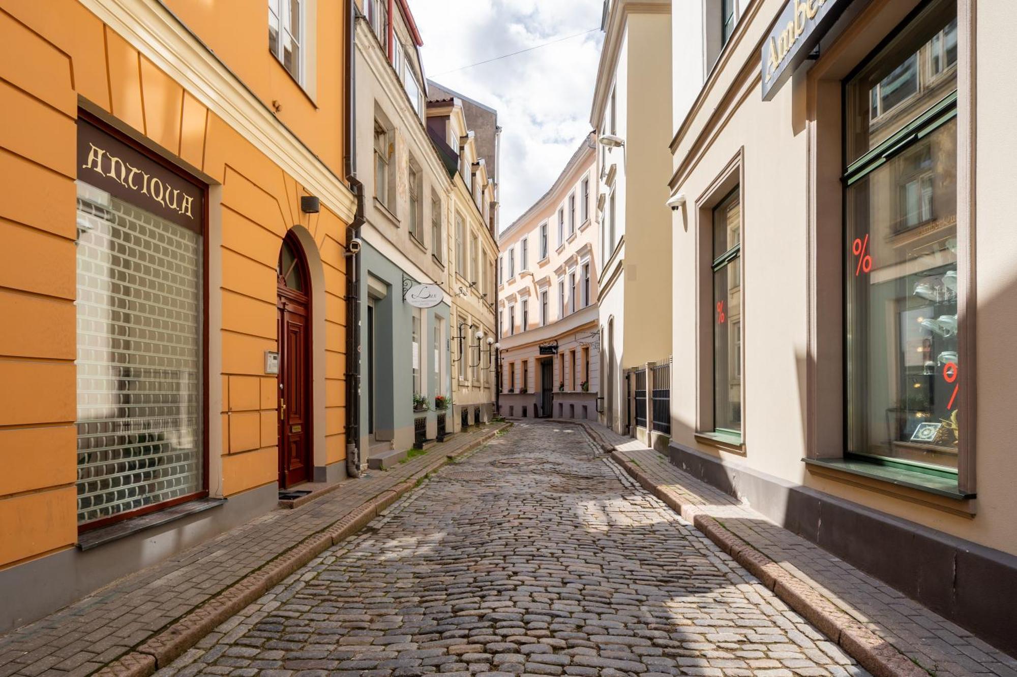 Stylish Old Town Apartment On Mucenieku Street Riga Ngoại thất bức ảnh